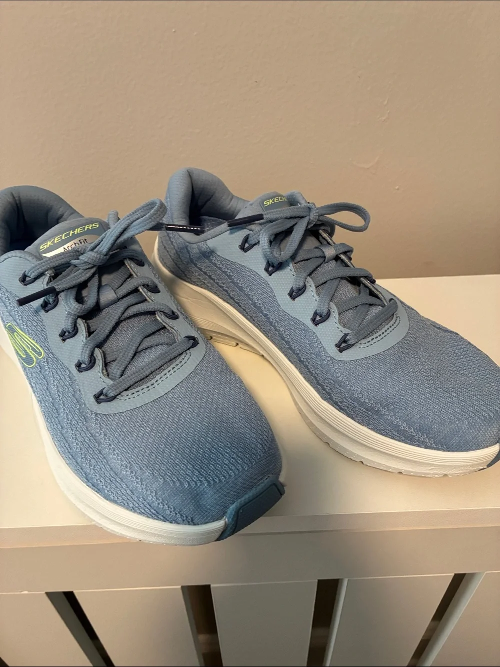 Skechers Cooled Arch Fit Sneakers